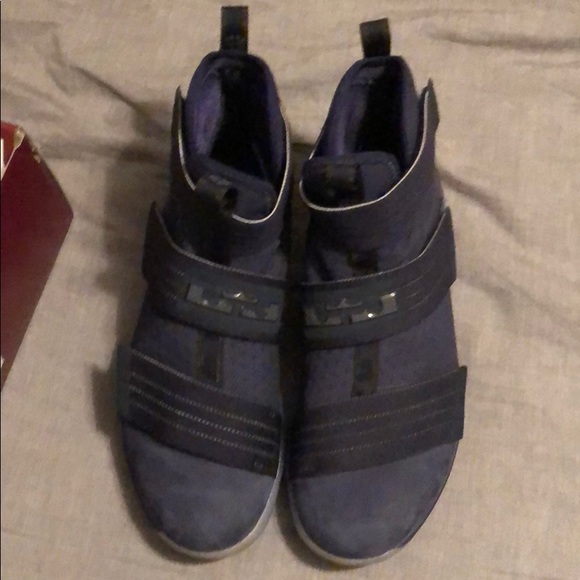 LeBron solider 10 - Picture 1 of 3